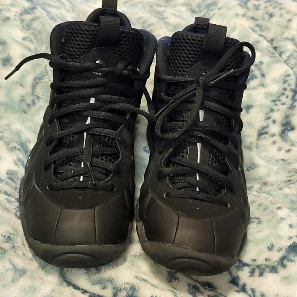 Nike foamposite one kids size 4Y